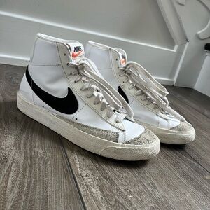 Nike Women’s Blazer Mid 77 Sneakers in EUC - Size 9